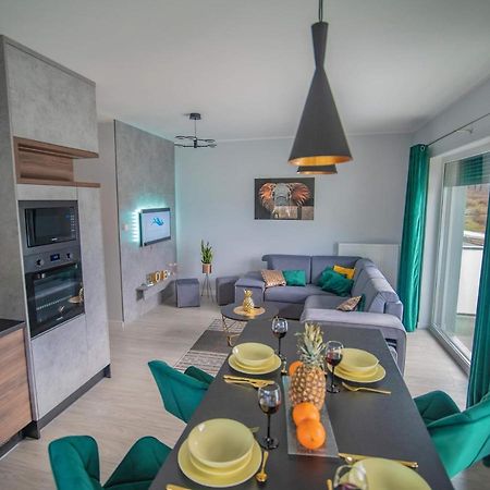 Apartament W Cieplicach Deluxe Jelenia Gora Bagian luar foto