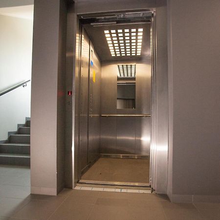 Apartament W Cieplicach Deluxe Jelenia Gora Bagian luar foto