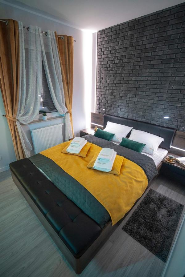 Apartament W Cieplicach Deluxe Jelenia Gora Bagian luar foto