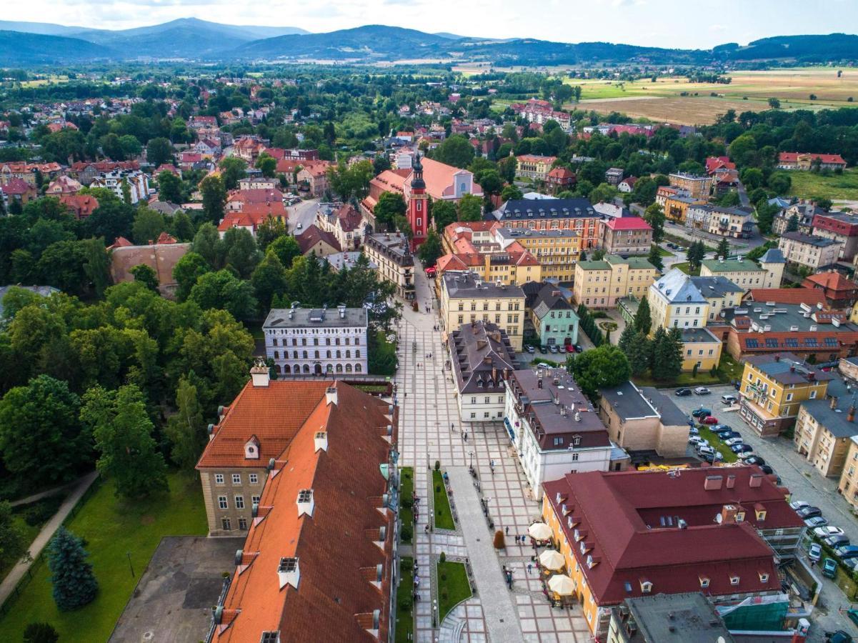 Apartament W Cieplicach Deluxe Jelenia Gora Bagian luar foto
